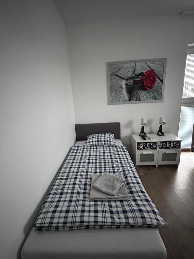 Pruszkowskie Mieszkanko Buitenkant foto
